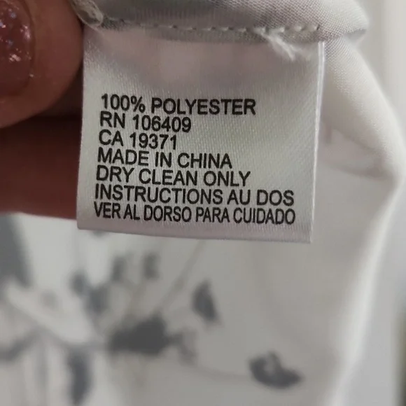 Tahari Arthur S Levine, sleeveless blouse, size 1x - Picture 3 of 5